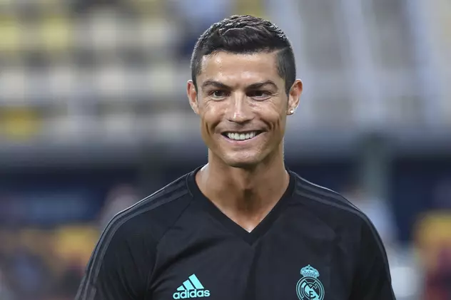 Cristiano Ronaldo, atacantul lui Real Madrid, zâmbind în timpul unei ședințe de încălzire. (FOTO: EPA)