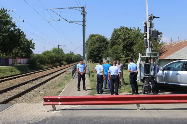 EXCLUSIV/ Sinucidere și crimă la Brănești. Mama și-a împins fata cea mare în fața trenului, pe cele doua mici le-a luat în brațe și a sărit pe șine!