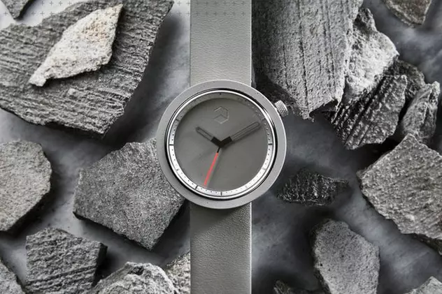 Masonic Watch, ceasul făcut din ciment