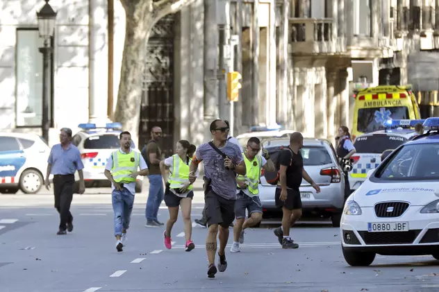 Teroare în Barcelona | Autorul atacului este în continuare căutat de polițiști. Bilanțul atentatului: 14 morți și 130 de răniți
