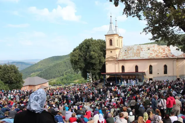 Pelerinaj la Mânăstirea Nicula 2017. Mii de oameni se roagă Fecioarei Maria
