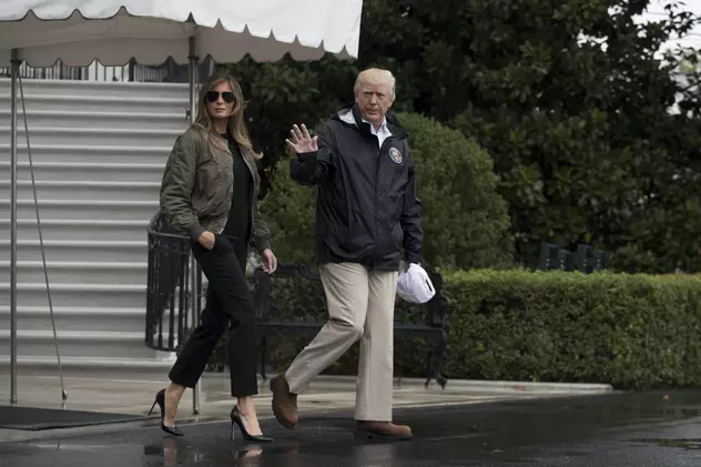 FOTO| Fashion Police: Melania Trump a mers încălțată cu pantofi stiletto la inundații în Texas