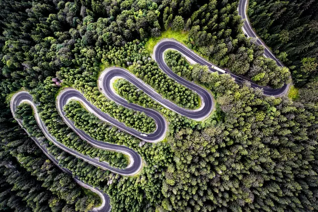 O fotografie aeriană din dronă, realizată în Pădurea Bogății, pe drumul dintre Brașov și Sighișoara, a câștigat premiul al doilea al unui concurs de profil