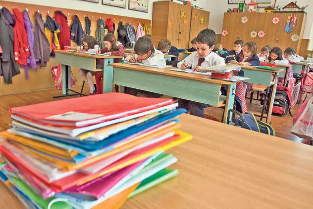 Cum prevenim absenteismul de la ore și abandonul școlar? Psihologul ne explică importanța programelor de educare a părinților