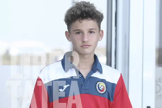 REPORTAJ EXCLUSIV / Nicolas, prima zi la echipa națională a României. Adus cu o mașină de lux, fiul lui Gică Popescu a îmbrăcat tricoul ”Baciului” și a jucat un biliard | VIDEO