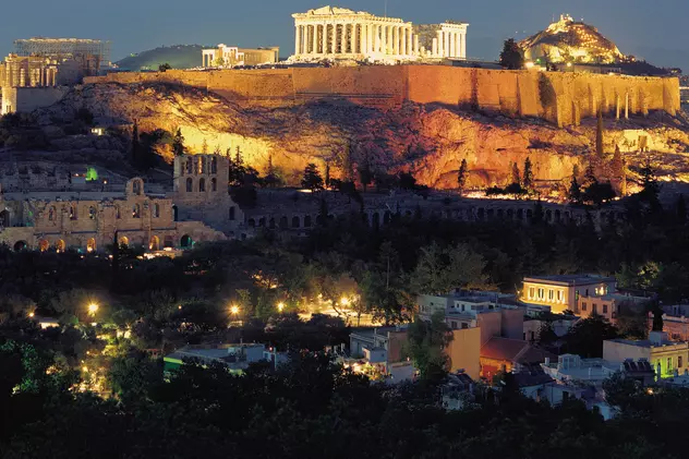 Cum să-ți programezi o excursie ieftină în Atena, Roma sau Paris. Acropole Atena
