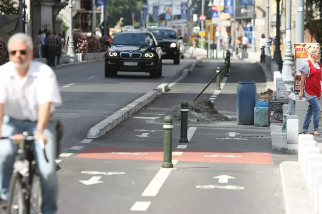 Orașele peste 100.000 de locuitori ar putea avea piste de biciclete