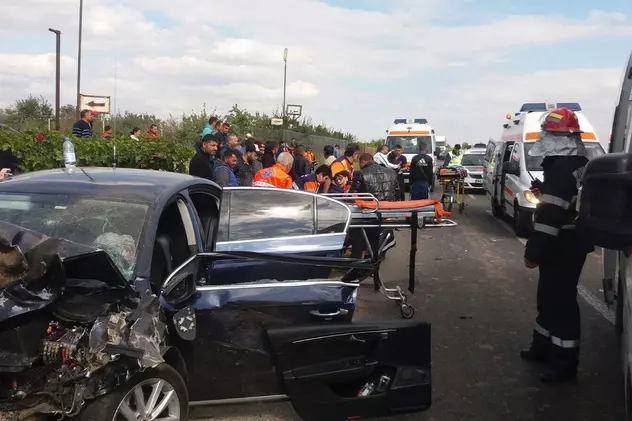 Un mort și patru răniți în Vrancea, după ce două mașini s-au ciocnit