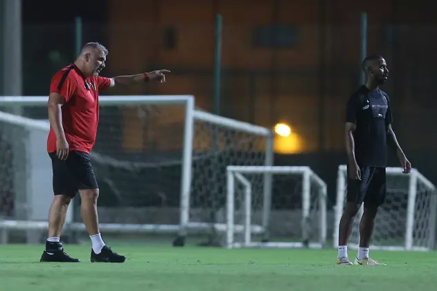 Cosmin Olăroiu, demis de la la Al Ahli