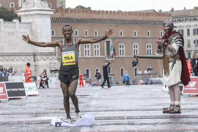 Etiopianul Shura Kitata Tola a câștigat maratonul de la Frankfurt