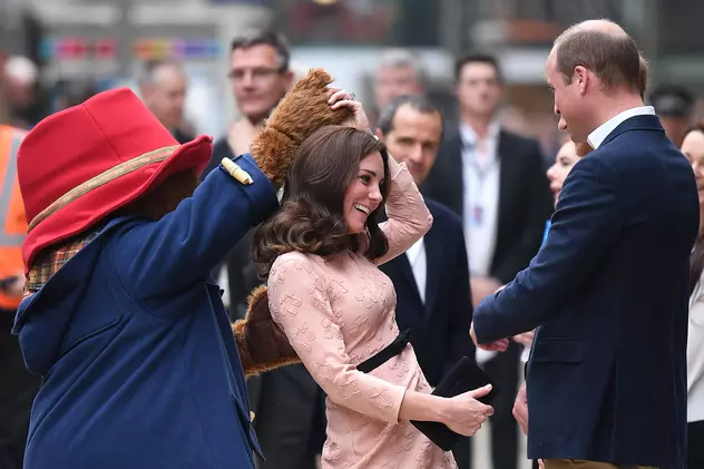 Kate Middleton, însărcinată, a dansat cu Ursulețul Paddington