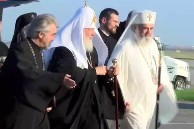 Diferențele dintre veșmintele purtate de Patriarhul Daniel și Patriarhul Kiril al Rusiei