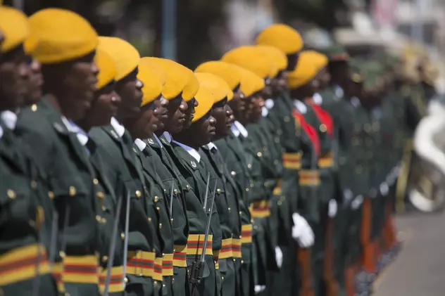 Criză în Zimbabwe | Tentativă de lovitură de stat a armatei, împotriva regimului lui Robert Mugabe. Cetățenii străini, sfătuiți să stea la adăpost