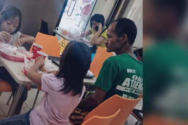 Un tată a fost fotografiat privindu-și fetițele în timp ce mâncau. Emoția a fost copleșitoare când s-a aflat povestea lui | FOTO