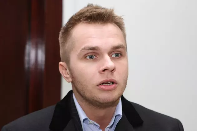 Impresionant până la lacrimi ce a văzut Codin Maticiuc la Spitalul Fundeni, unde a împodobit bradul pentru copiii bolnavi de cancer. "Tunsoarea care se asortează bolii și citostaticelor și branula clasică pe mână"