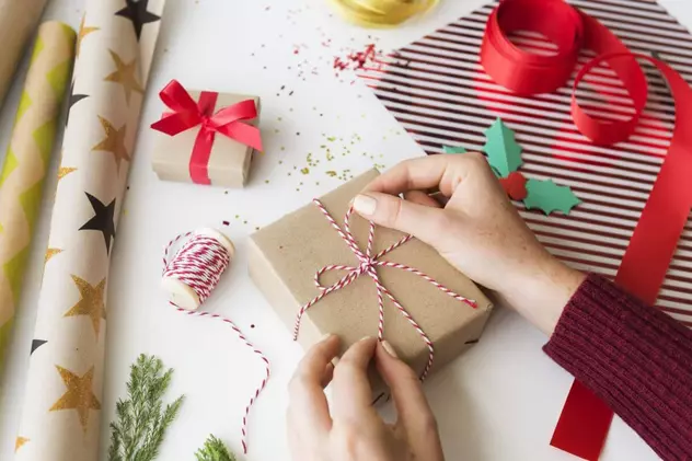 Cum să împachetezi un cadou