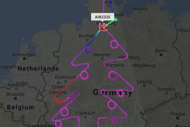 Airbus A380 a desenat un pom de Crăciun gigant deasupra Germaniei