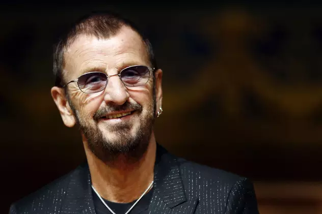 Ringo Starr și fondatorul BeeGees, Barry Gibb, făcuți cavaleri de regina