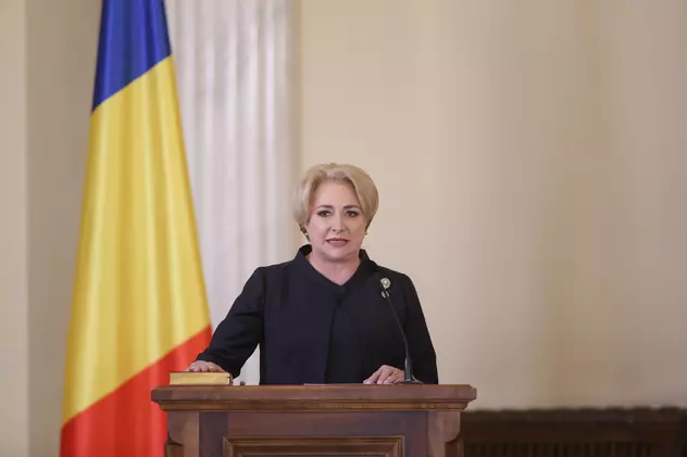 Premierul Viorica Dăncilă a fost prezentă, astăzi, la bilanțul Poliției Române pe anul 2017 și le-a cerut, oamenilor legii să intensifice acțiunile de combatere a traficului de persoane și cele pentru combaterea violenței. Totodată, prim-ministrul le-a solicitat polițiștilor să nu se implice în lupte politice.