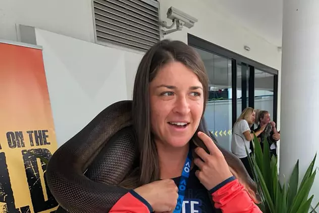Alexandra Dulgheru, îmblânzitoarea de șerpi. Sportiva noastră s-a jucat cu animalele, la Melbourne / GALERIE FOTO