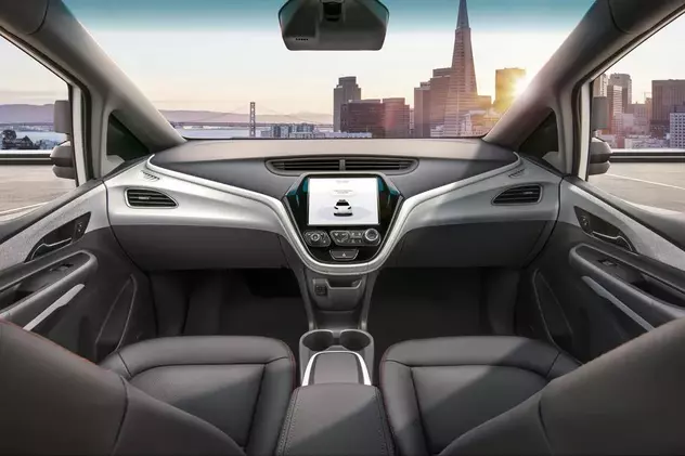 General Motors vrea să lanseze mașini fără volan și fără pedale începând cu 2019. Acestea vor fi electrice, autonome și vor fi conduse de inteligența artificială. Interior al unei mașini Chevrolet Bolt fără volan și pedale, concept General Motors