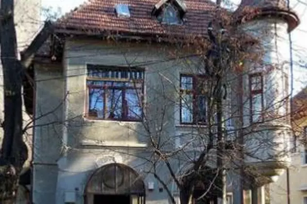 FOTO | Anunțul imobiliar care a devenit viral pe internet: „Proprietar octogenar las GRATUIT vilă în București"