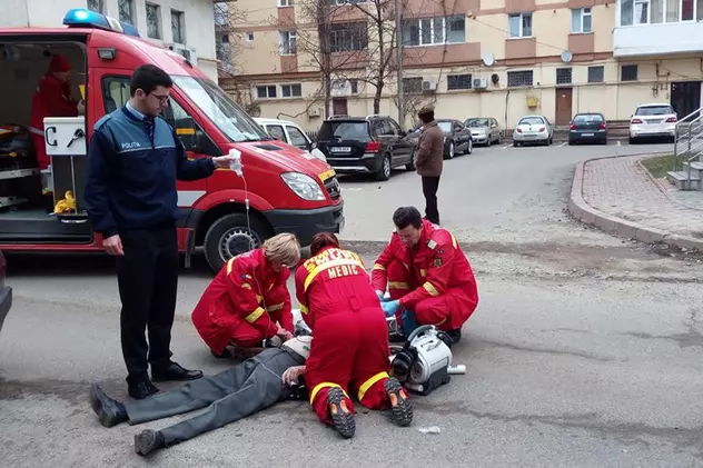 Un bărbat a murit pe stradă, așteptând ambulanța la Piatra Neamț