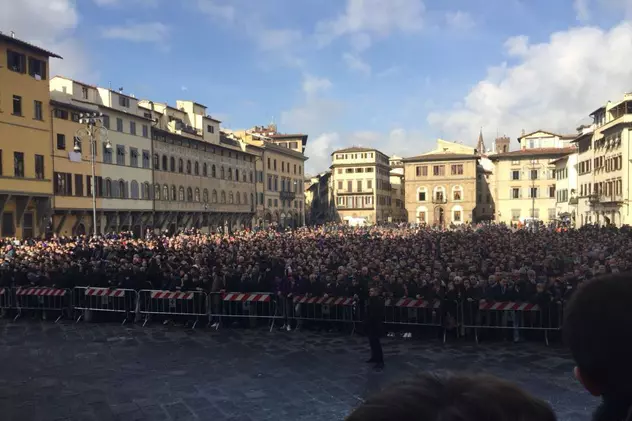 Înmormântarea lui David Astori. Mii de oameni, la funeralii. Foștii colegi Tătărușanu și Ianis Hagi, în Piața Santa Croce