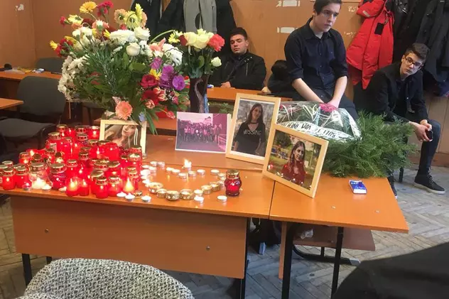 Altar şi mesaje de adio la şcolile celor doi copii ucişi de propriul tată, la Braşov