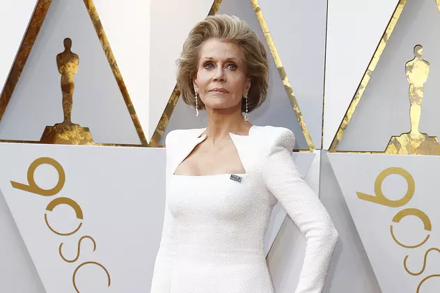 FOTO / Jane Fonda, strălucitoare pe covorul roșu la premiile Oscar. Ce ținută a ales actrița de 80 de ani