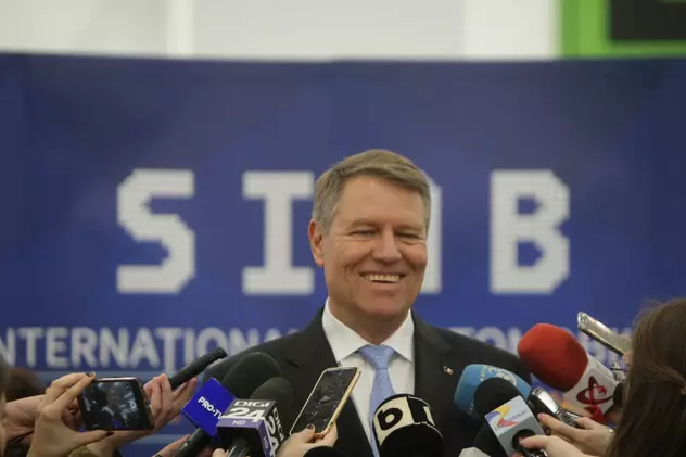 Klaus Iohannis nu va mai candida pentru nou mandat de președinte. Președintele Klaus Iohannis, zâmbind, la Salonul Internațional București 2018 (SIAB)