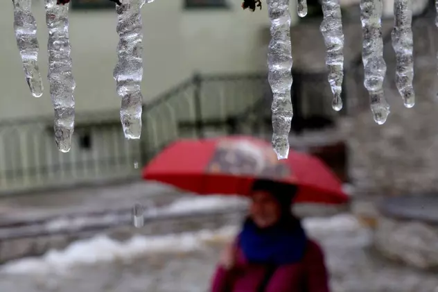 Ploaia înghețată se abate asupra României. Cât de periculos este fenomenul (VIDEO)