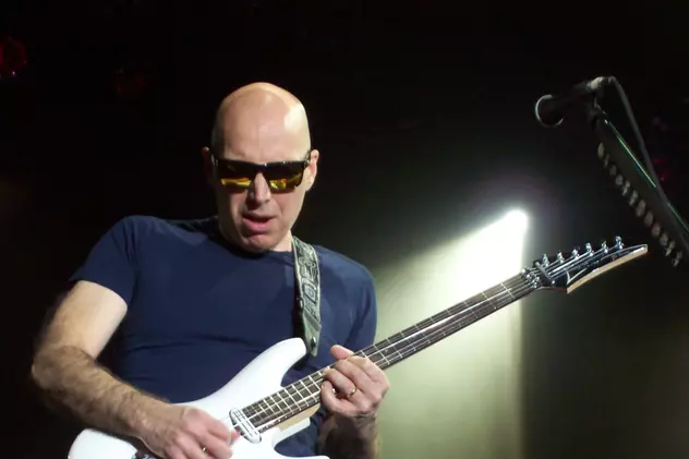 Cel mai cunoscut chitarist rock al lumii, Joe Satriani revine în concert la Bucureşti