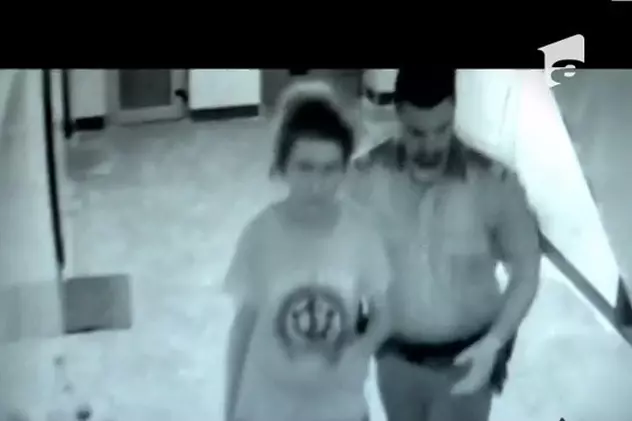 O fostă polițistă își terorizează colegele de celulă. Pușcăriașele stau de pază cu rândul pentru ca asasina să nu le atace noaptea, în somn