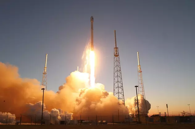 SpaceX și-a șters pagina de Facebook după scandalul Cambridge Analytica