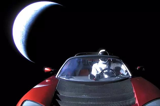 Bazele de pe Lună și Marte vor salva civilizația umană în eventualitatea celui de-Al Treilea Război Mondial, a declarat antreprenorul Elon Musk. Starman pe mașina Tesla Roadster, lansat spre Marte de către SpaceX