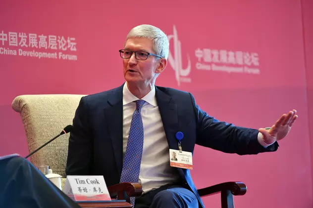 Tim Cook, șeful Apple. cere reglementarea colectării de date de către Facebook și alte rețele sociale. Tim Cook în China