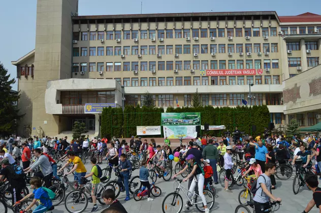 Sute de bicicliști au luat parte la cel mai mare eveniment de ciclism din Vaslui  - FOTO
