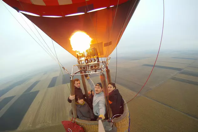 Zborul cu balonul cu aer cald, o modă și în România