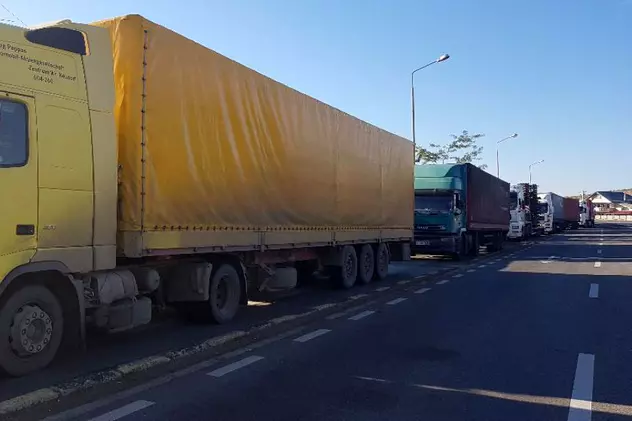 Circulație restricționată pe drumuri din Bulgaria. Camioane în Vama Albița