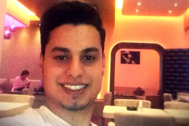 Ahmed Othman și-a ucis iubita la câteva ore după ce aflat că va fi expulzat. Ahmed Othman într-un restaurant, râde