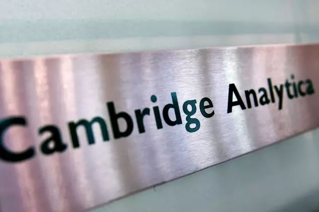 Compania Cambridge Analytica se închide