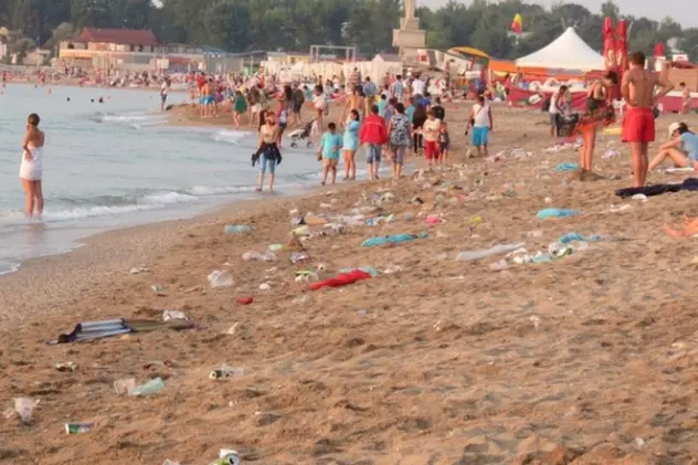 Turiștii care aruncă gunoiul pe plajă la Mamaia vor fi amendați