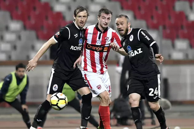 Cristian Sarghi,Daniel Iliuta Popa si Marian Sorin Busu in meciul de fotbal dintre Dinamo Bucuresti si Gaz Metan Medias, contand pentru play out-ul Ligii 1 Betano, desfasurat pe stadionul Dinamo din Bucuresti, luni 12 martie 2018. © FOTO Razvan Pasarica/SPORT PICTURES
