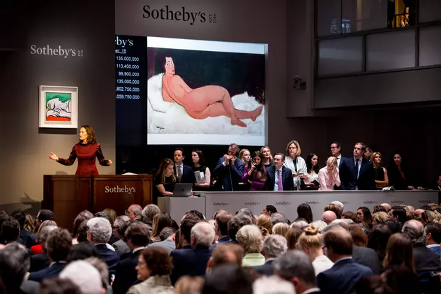Un nud pictat de Amedeo Modigliani a fost vândut la licitaţie. Imagini din momentul licitației