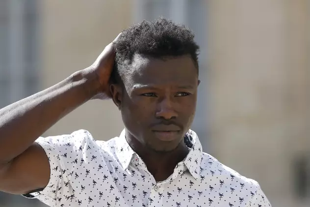GALERIE FOTO | Povestea lui Mamoudou Gassama, eroul care a salvat un copil la Paris. Anunțul făcut de Emmanuel Macron
