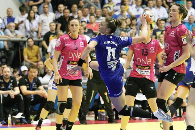 SCM Craiova - Bera Bera, meci decisiv pentru calificarea în sferturile Cupei EHF la handbal feminin (duminică, 13.30). Oltencele depind și de croatele de la Podravka