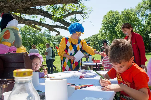 “Joaca de-a copilăria”, eveniment pentru copii și bunici. Copii vor fi pictați pe față și vor participa la ateliere de desen
