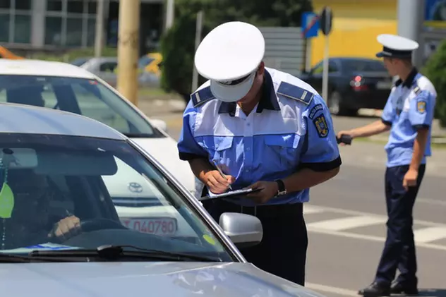 Poliţiştii au prins de Revelion 14 şoferi care goneau cu peste 200 km/h
