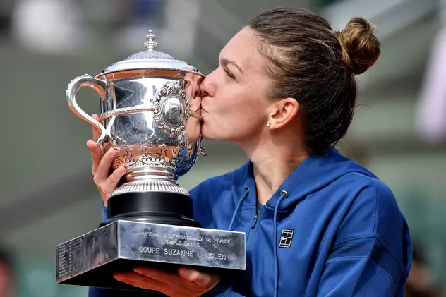 Nike exultă, după ce Simona Halep s-a impus la Roland Garros: ”Neînfricata Simona câştigă primul trofeu de Grand Slam al carierei pe zgura din Paris”.